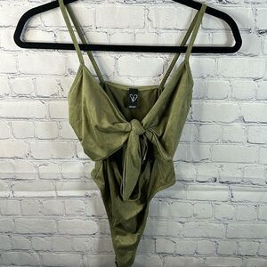 🌿 Green Velvet Windsor Bodysuit - Size XS (New with Tag) 🌿